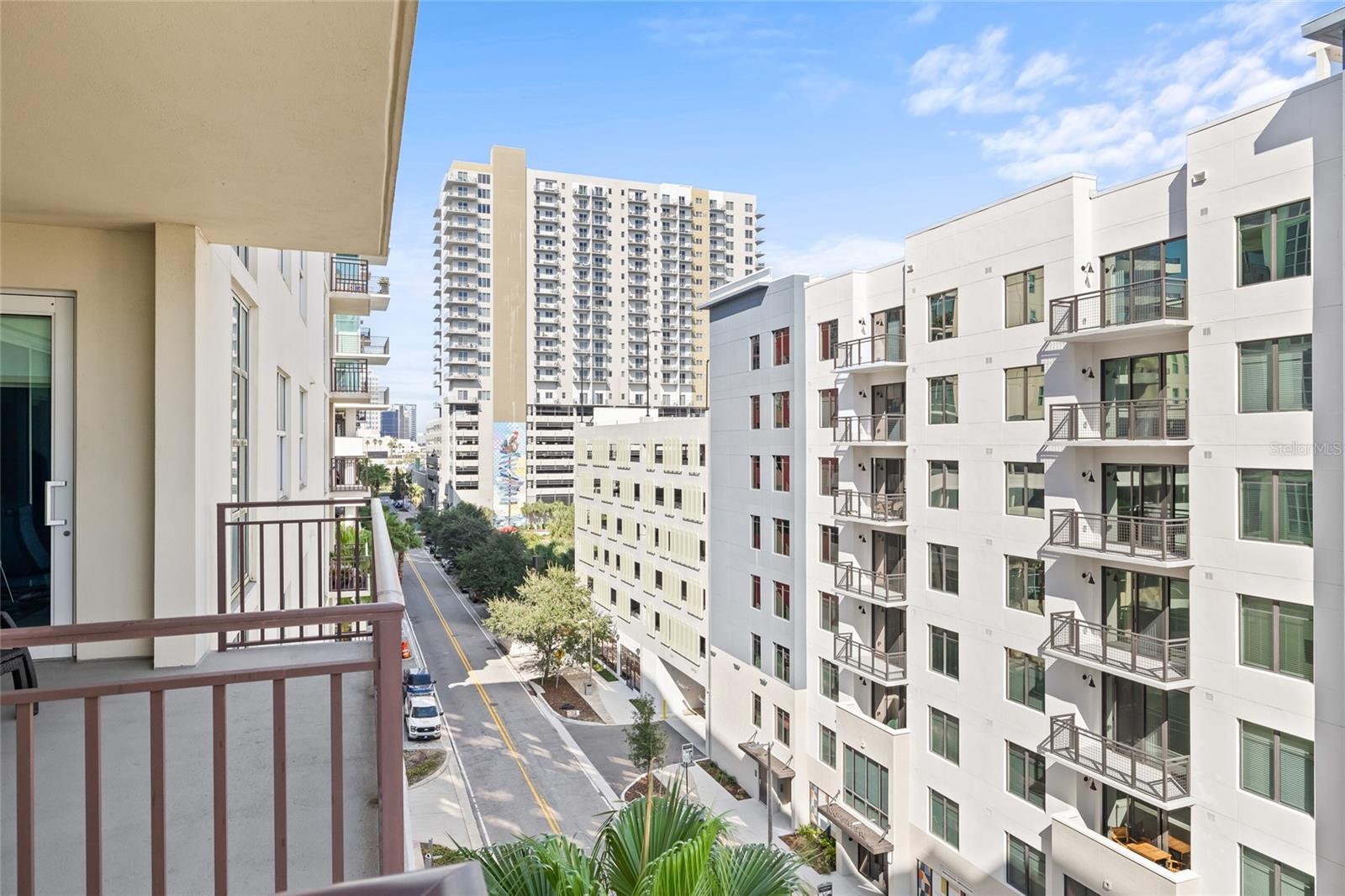 1227 E MADISON ST #605