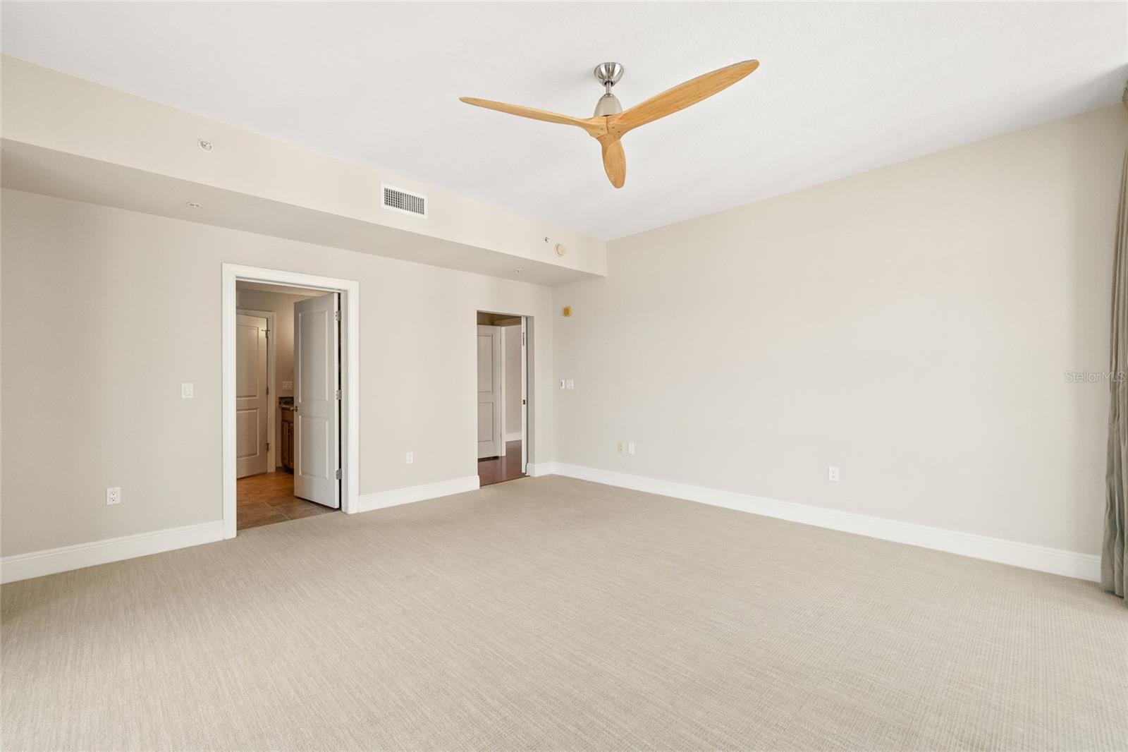 1227 E MADISON ST #605