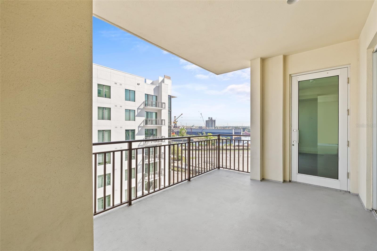 1227 E MADISON ST #605