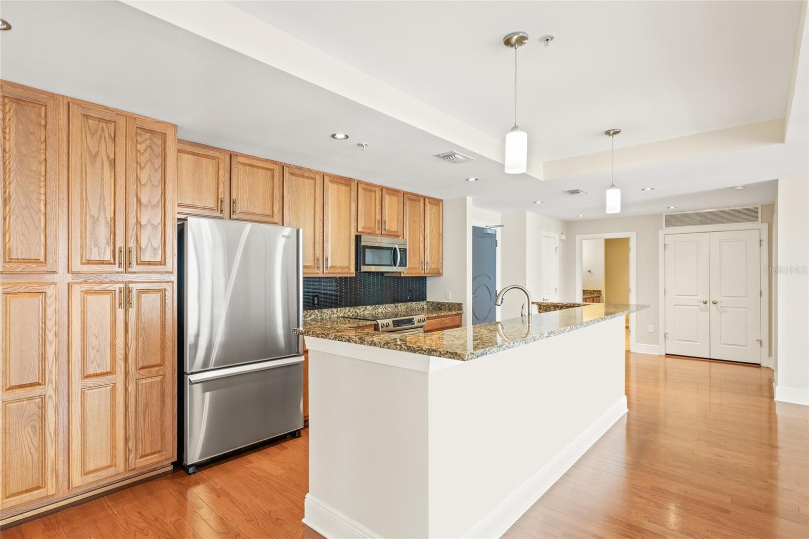 1227 E MADISON ST #605