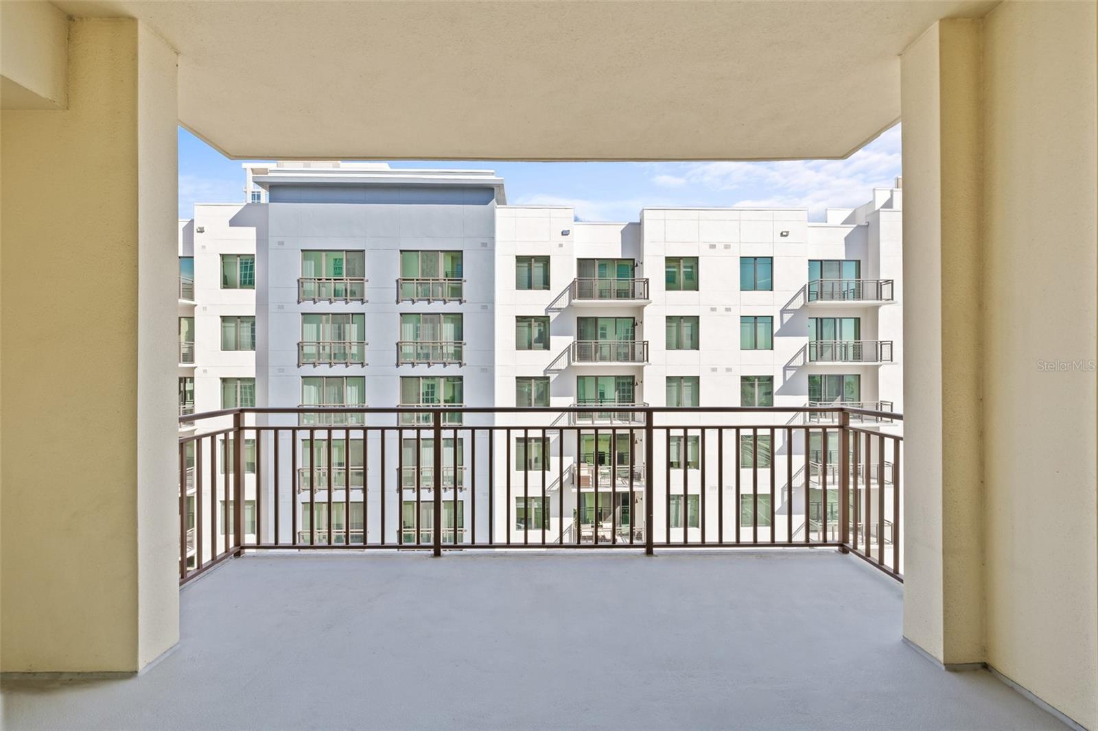 1227 E MADISON ST #605