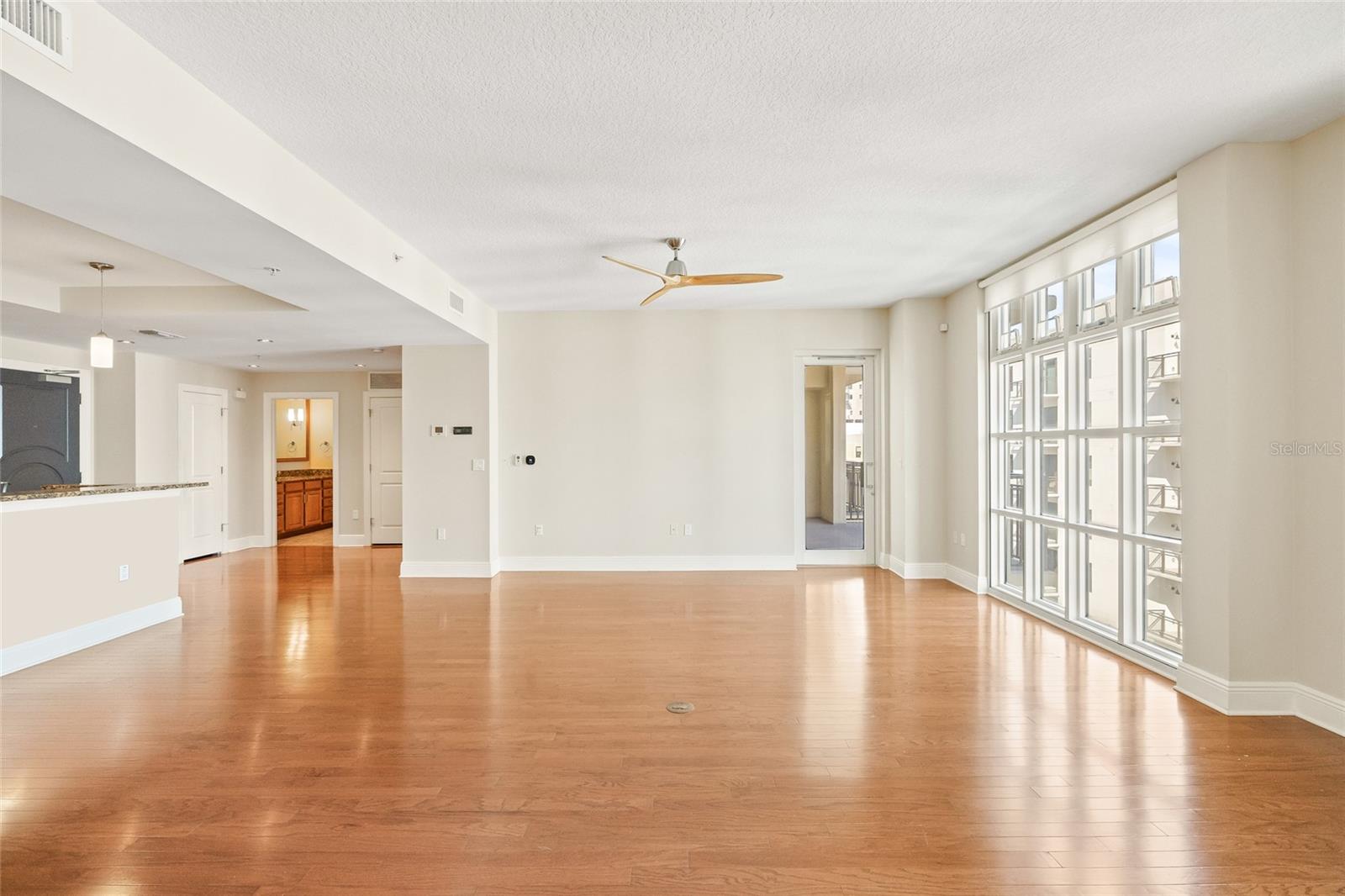 1227 E MADISON ST #605