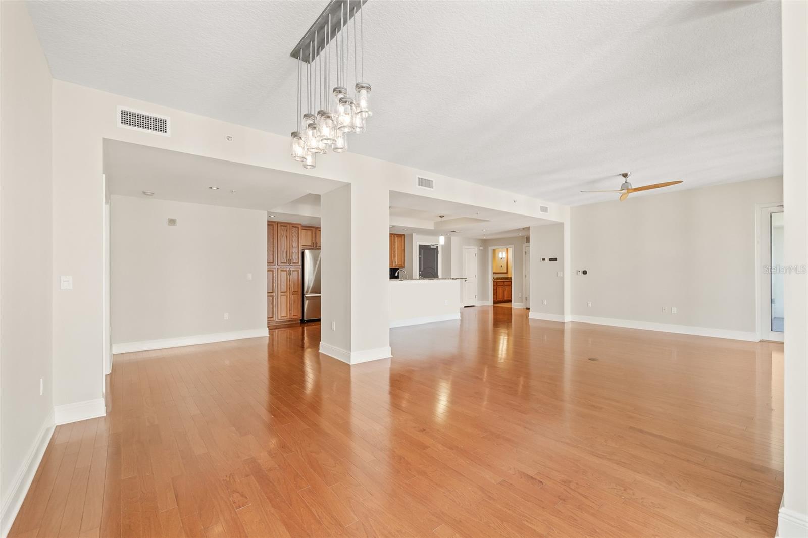 1227 E MADISON ST #605