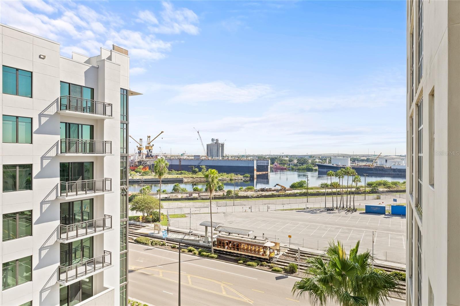 1227 E MADISON ST #605