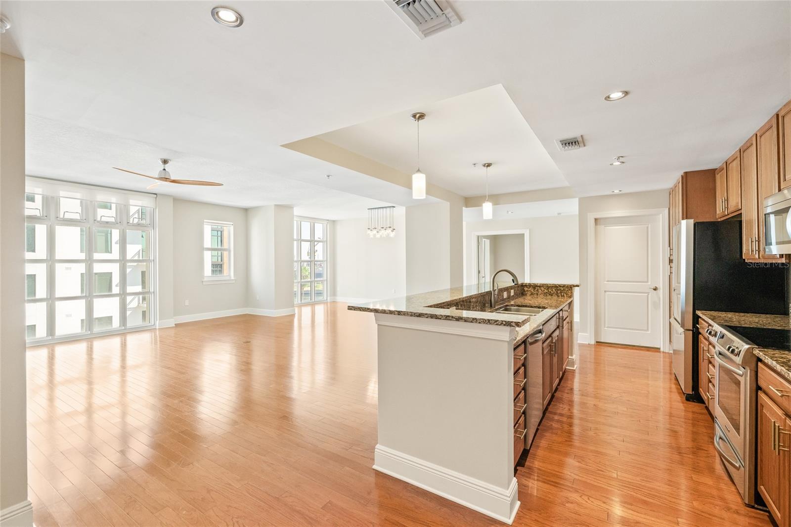 1227 E MADISON ST #605