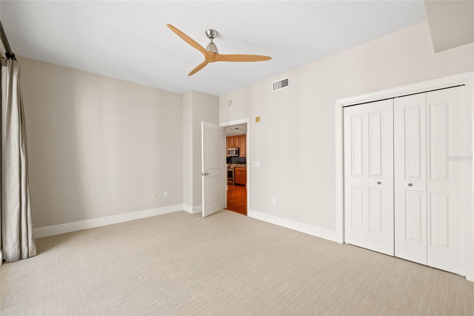 1227 E MADISON ST #605