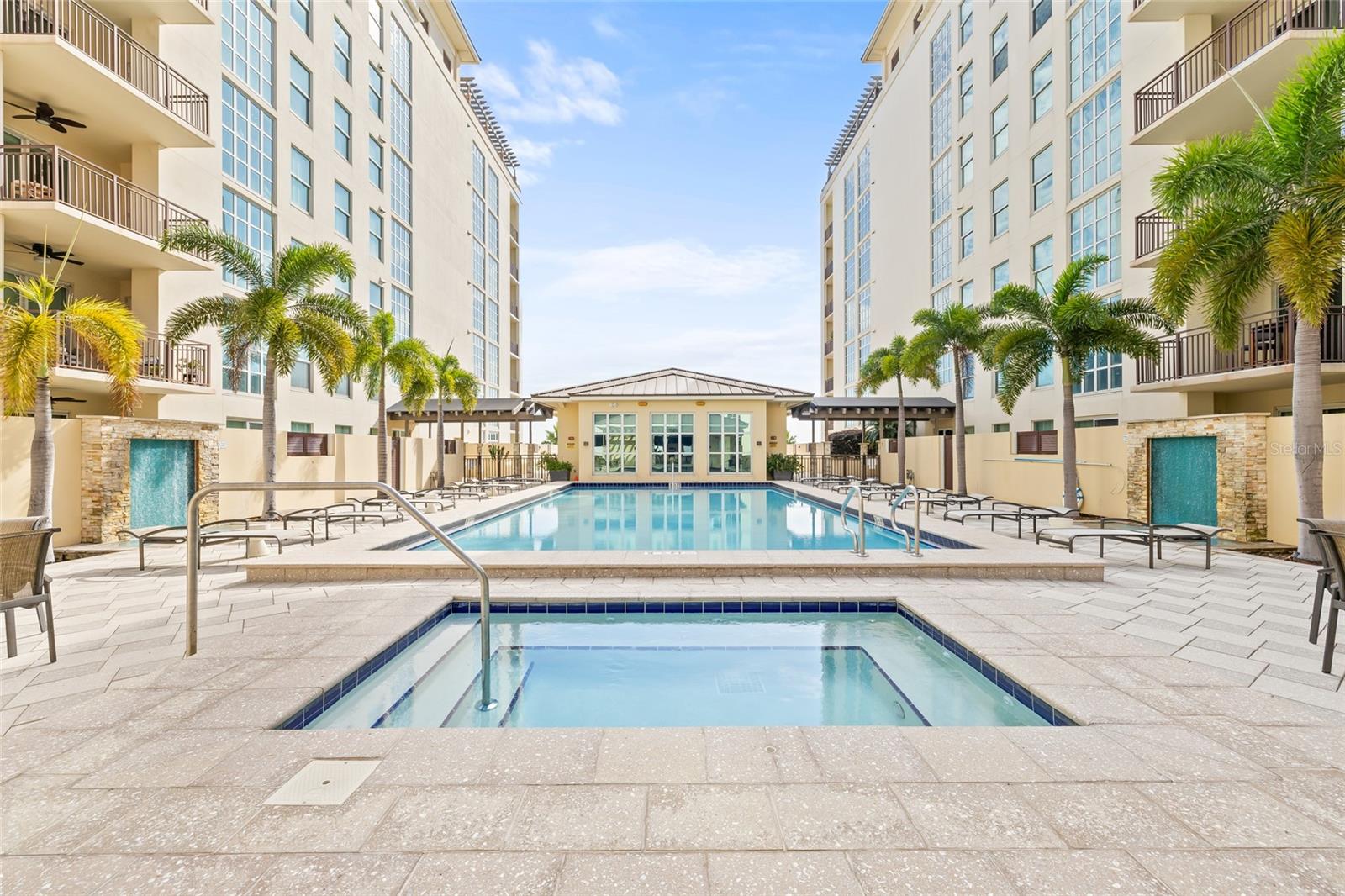 1227 E MADISON ST #605