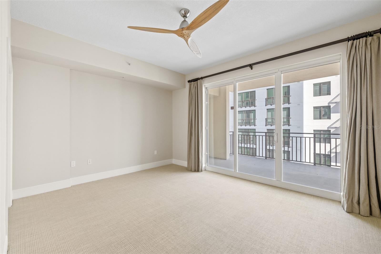 1227 E MADISON ST #605