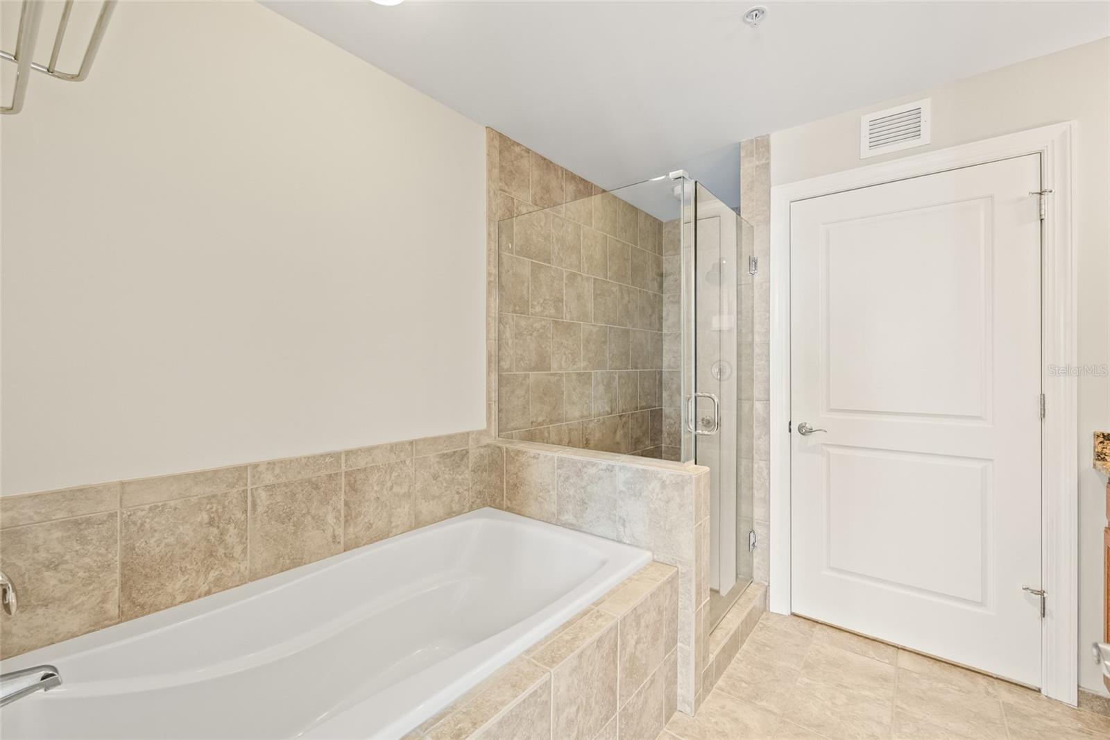 1227 E MADISON ST #605