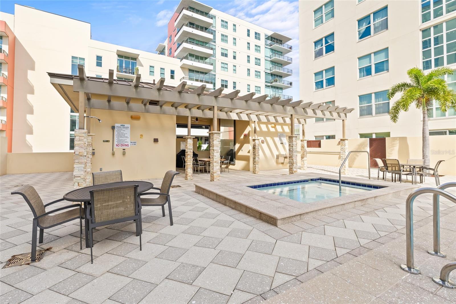 1227 E MADISON ST #605