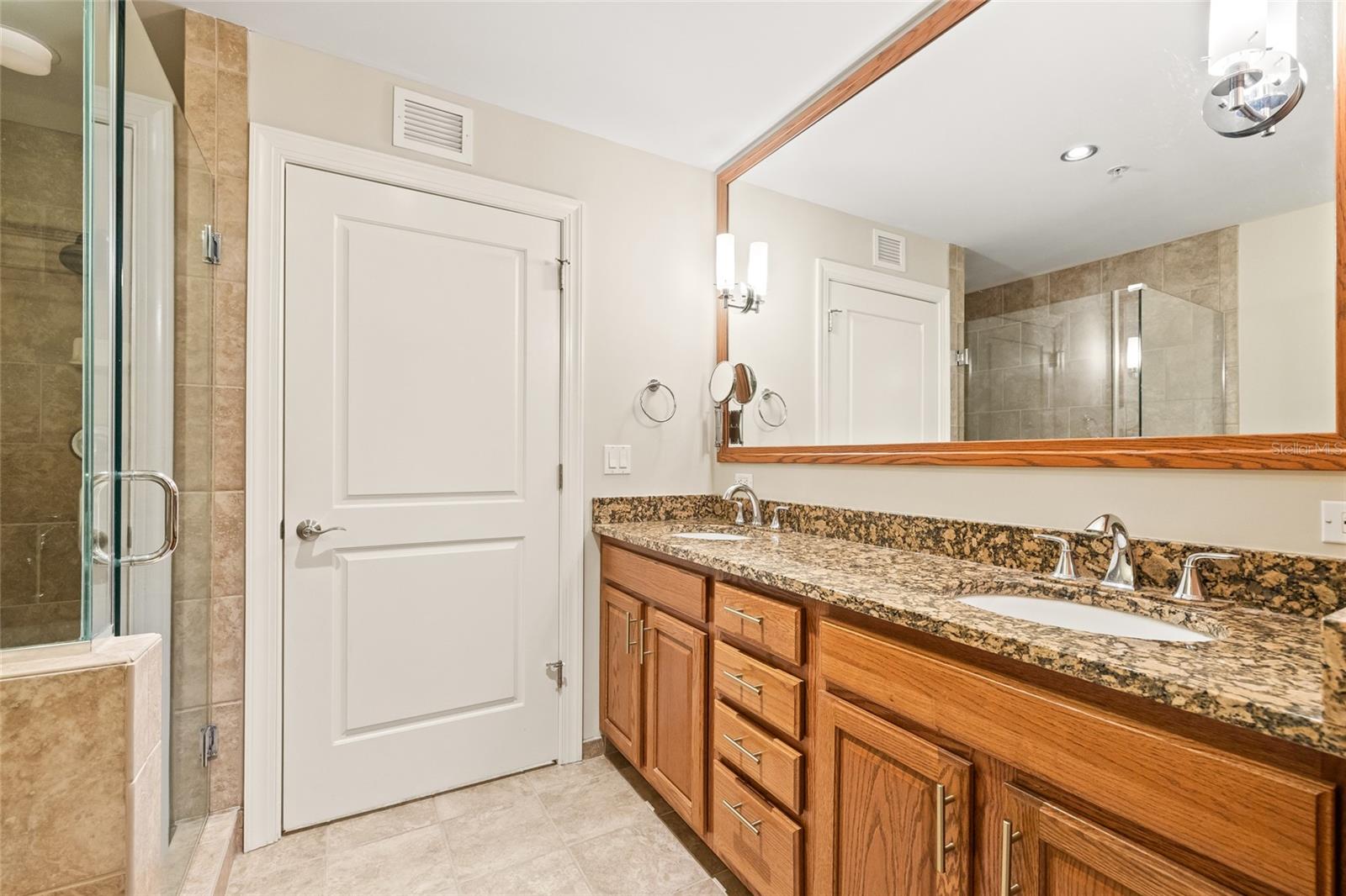 1227 E MADISON ST #605