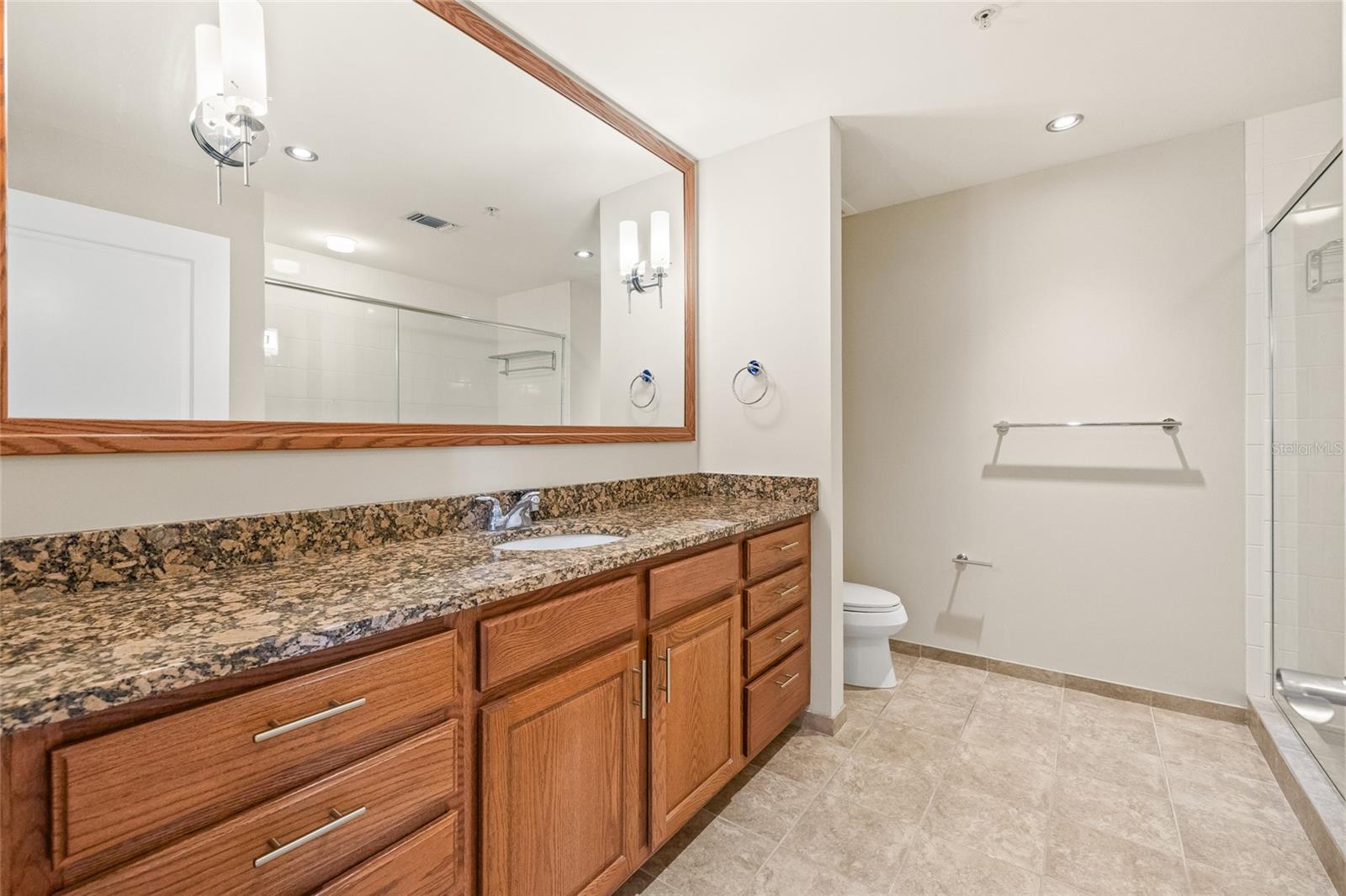 1227 E MADISON ST #605