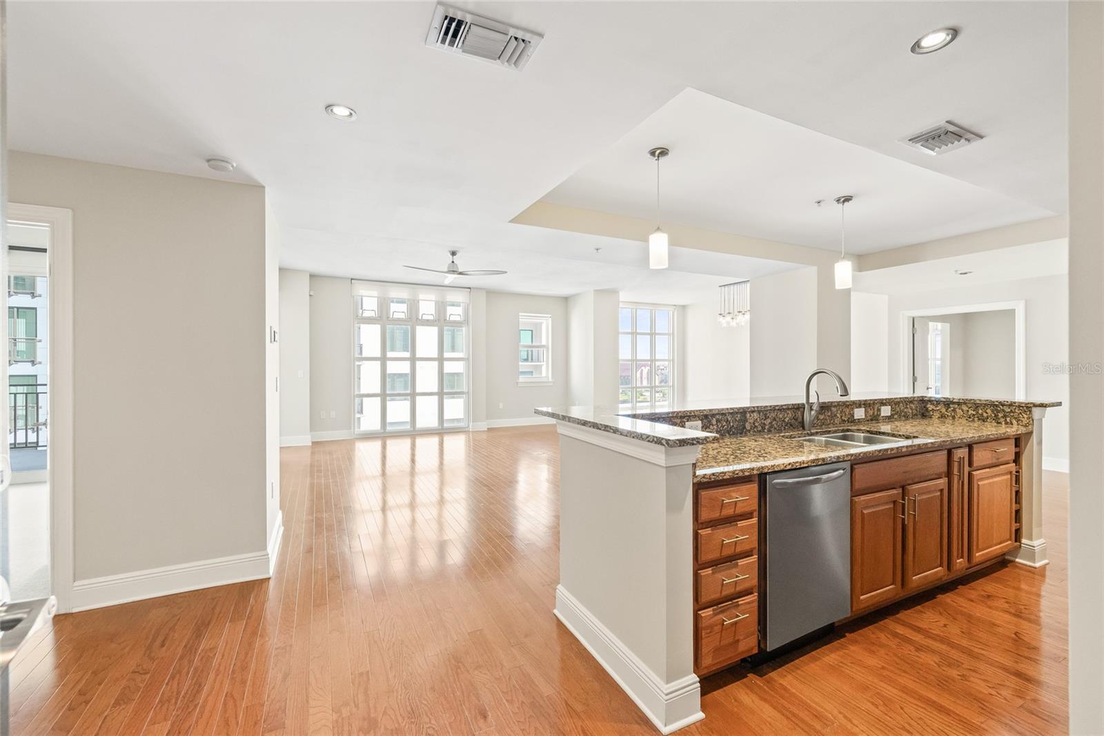 1227 E MADISON ST #605