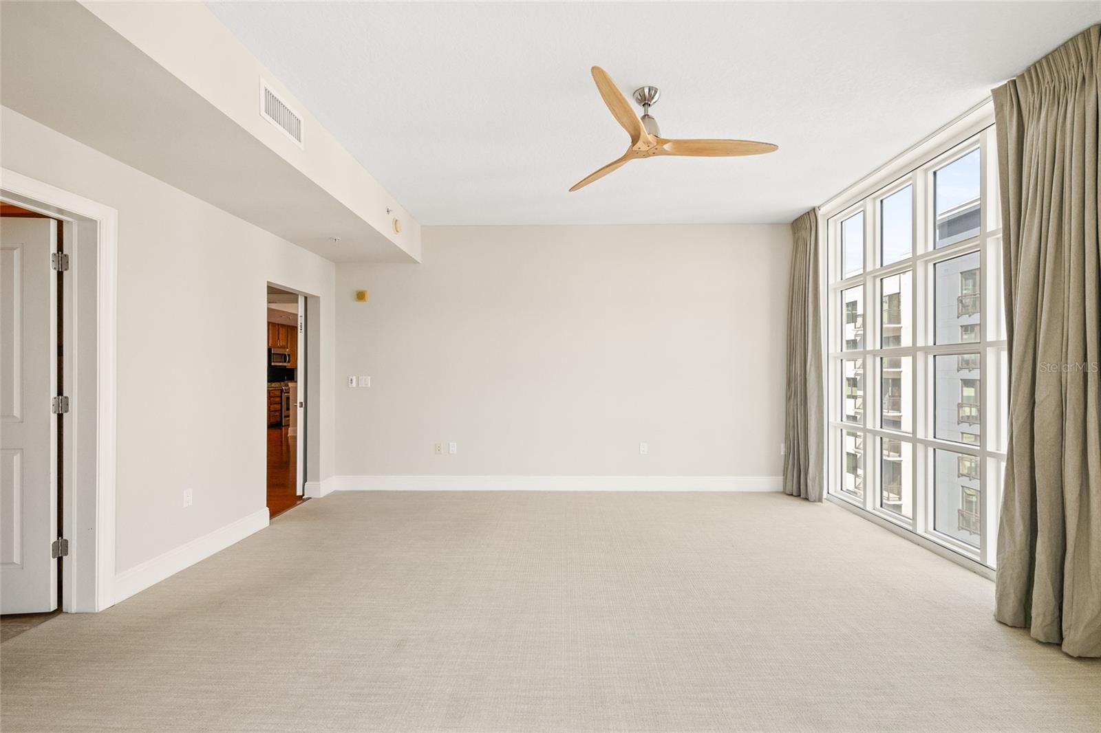 1227 E MADISON ST #605