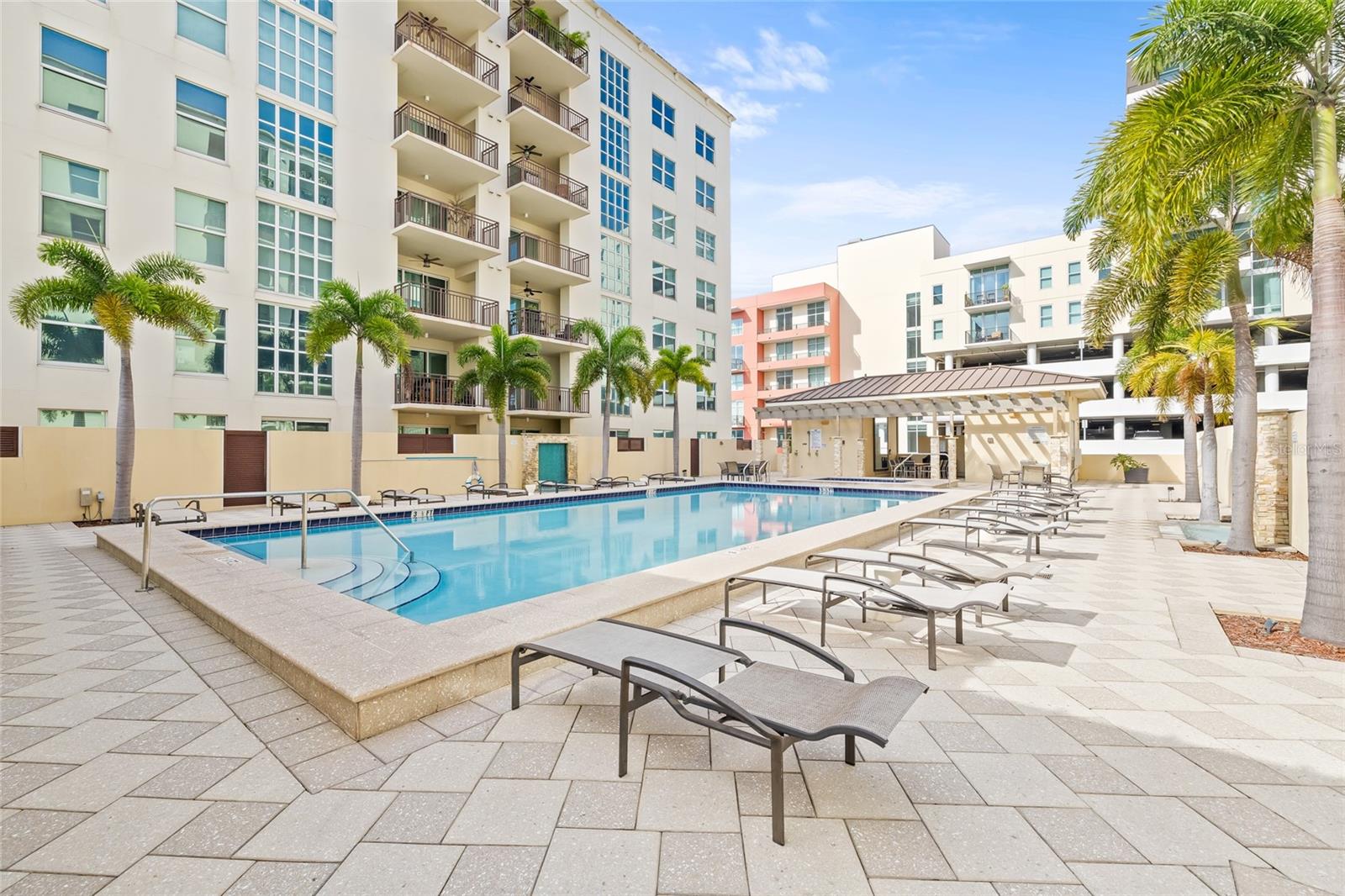 1227 E MADISON ST #605