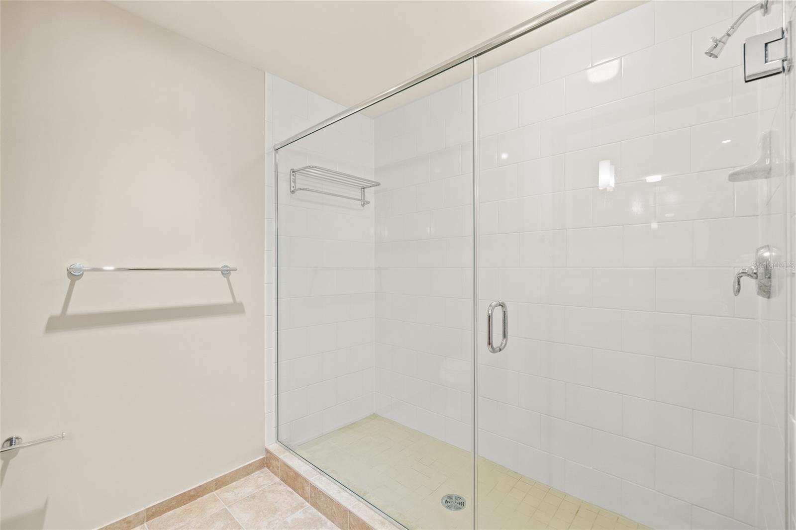 1227 E MADISON ST #605