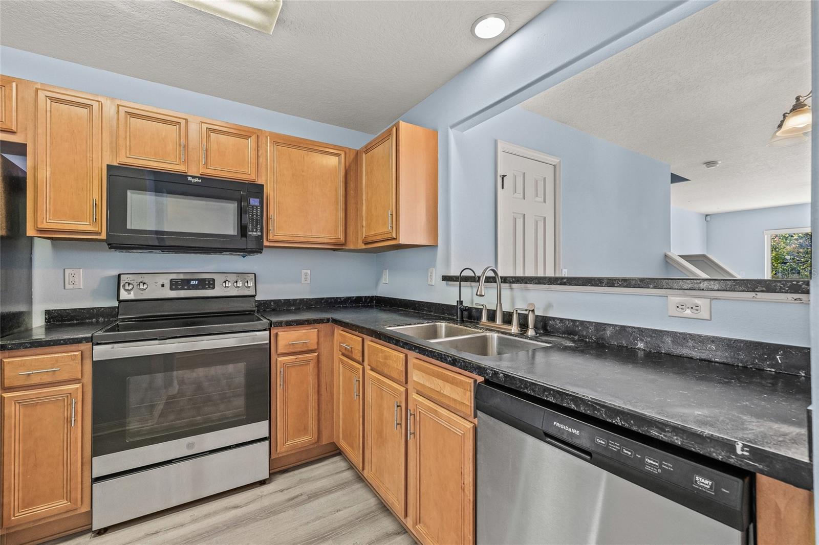 8120 SILENT CREEK DR