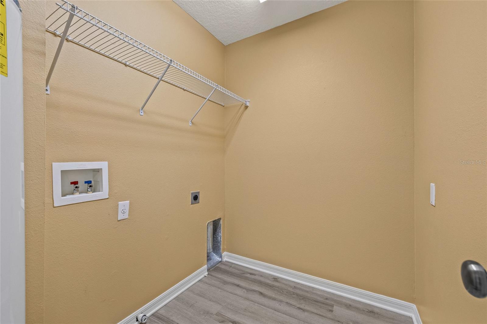 8120 SILENT CREEK DR