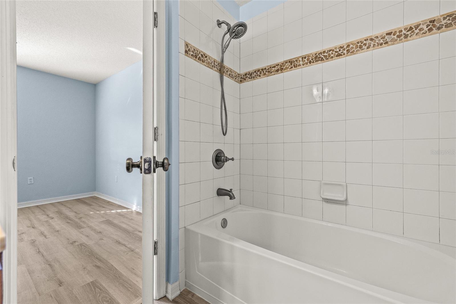 8120 SILENT CREEK DR