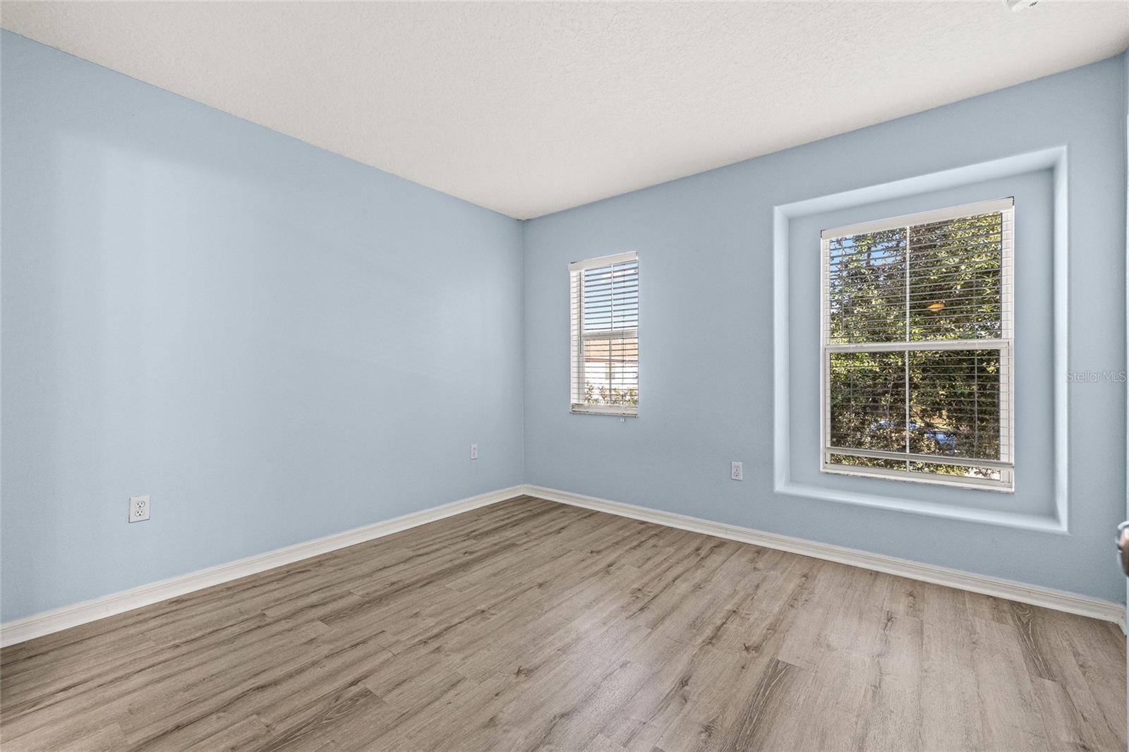 8120 SILENT CREEK DR