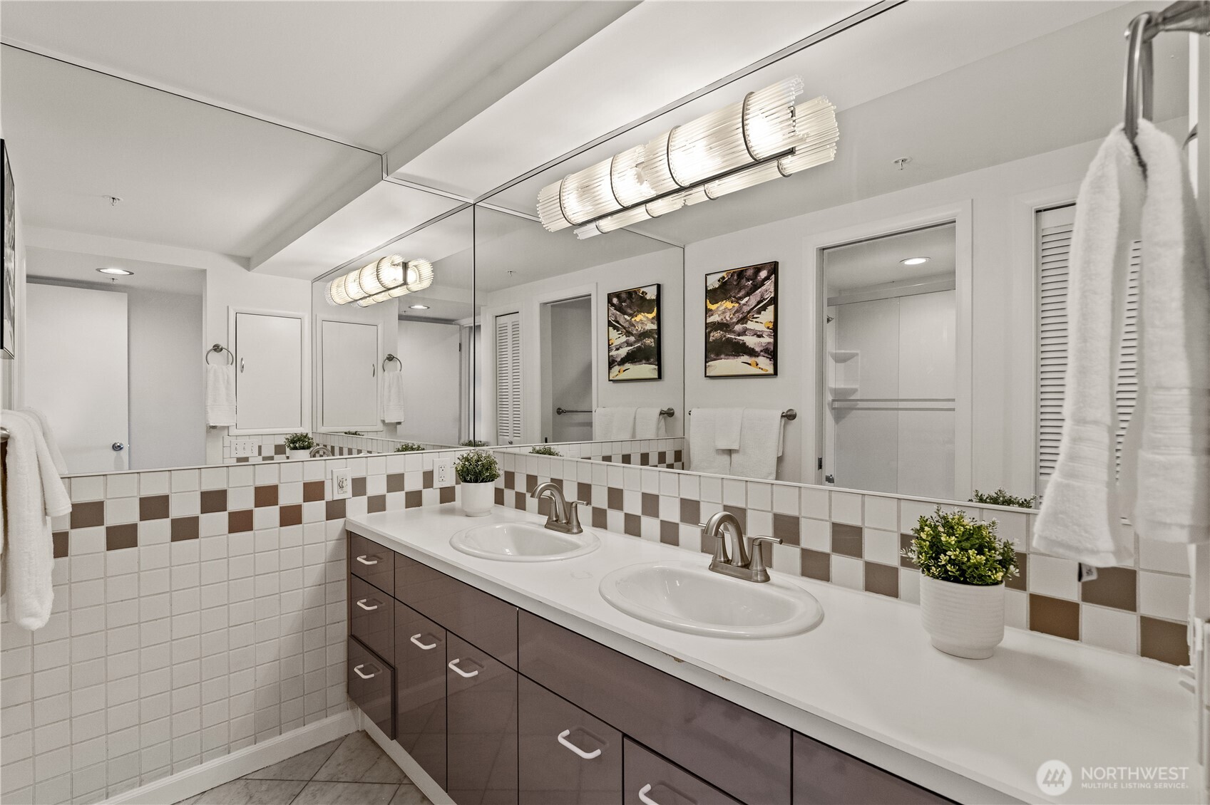 420 Melrose Avenue E Unit: 201