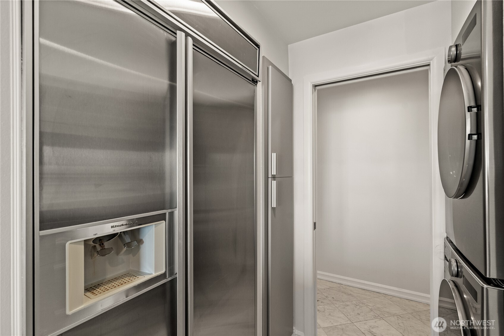 420 Melrose Avenue E Unit: 201