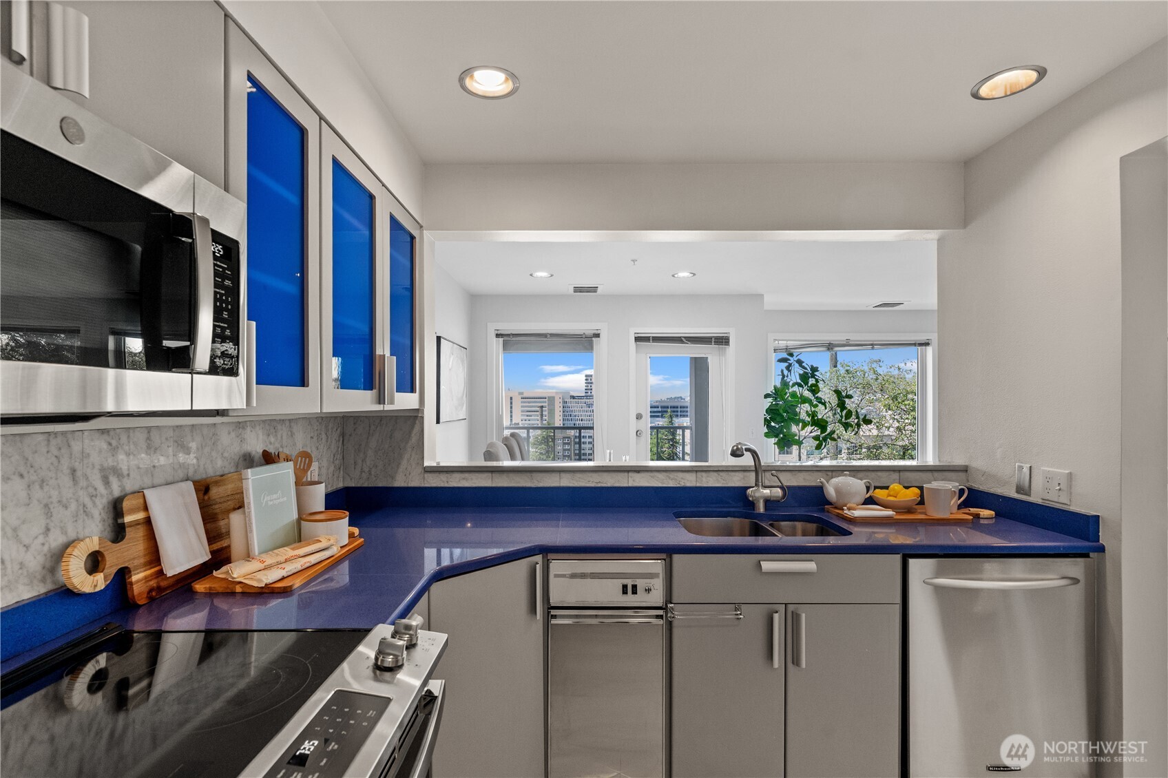 420 Melrose Avenue E Unit: 201