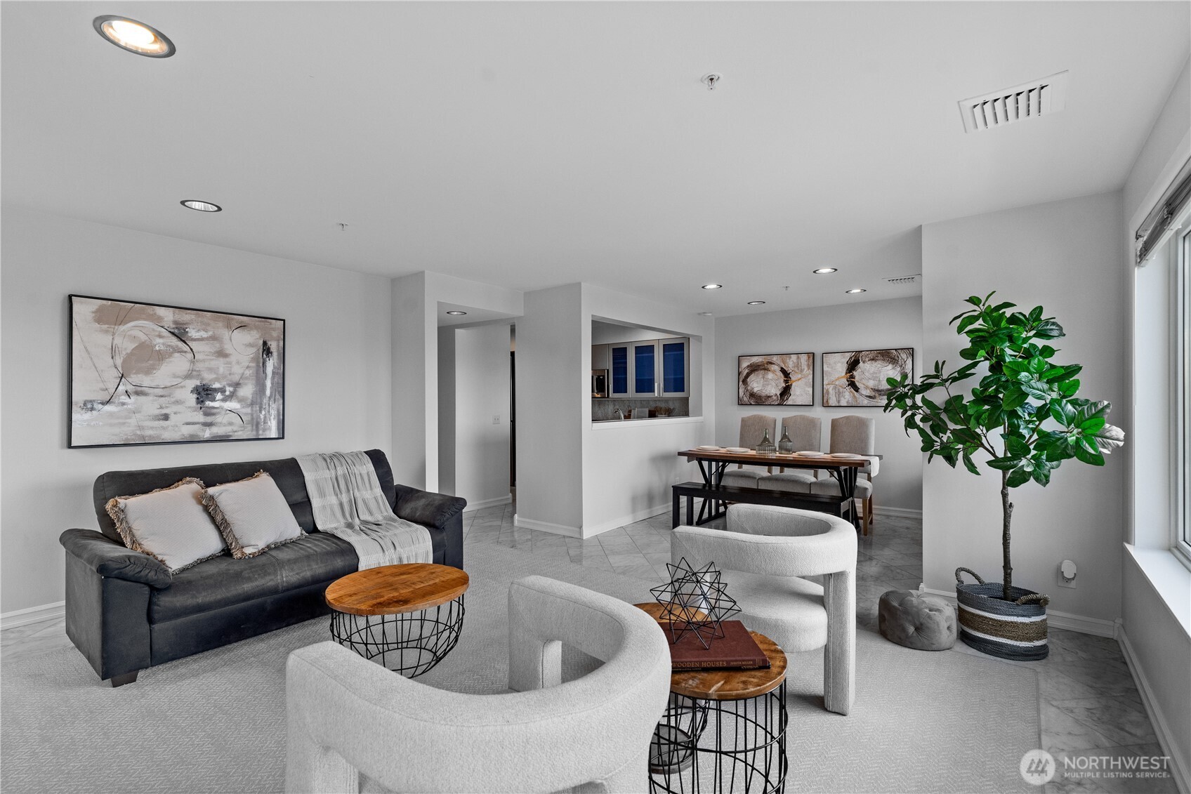 420 Melrose Avenue E Unit: 201