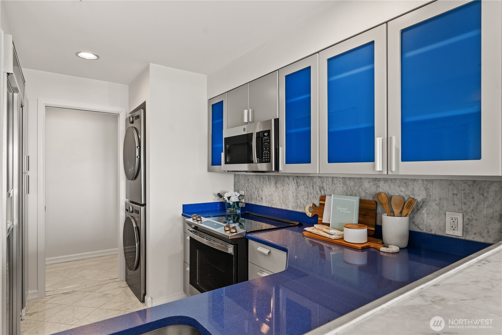 420 Melrose Avenue E Unit: 201