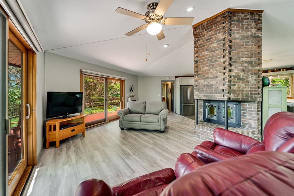 441 Mountain Laurel Dr