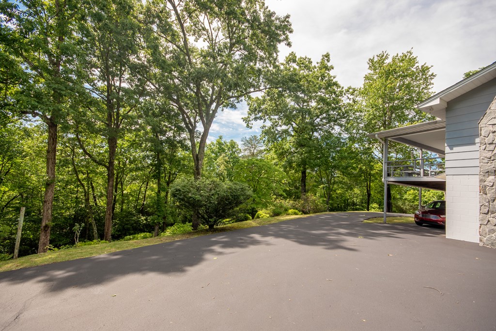 525 Beacon Hill Rd