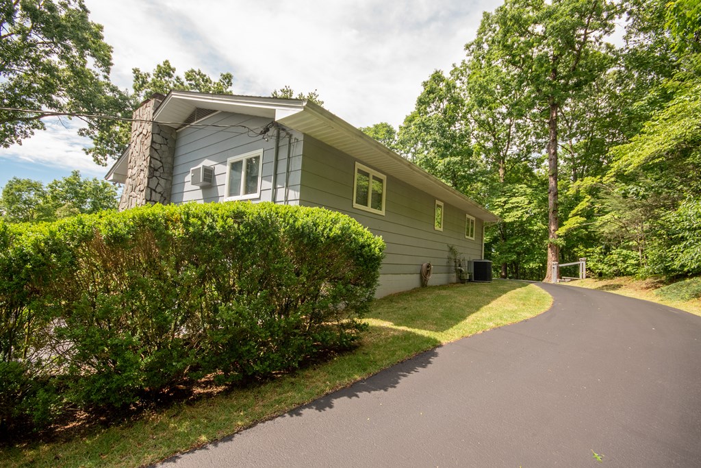 525 Beacon Hill Rd
