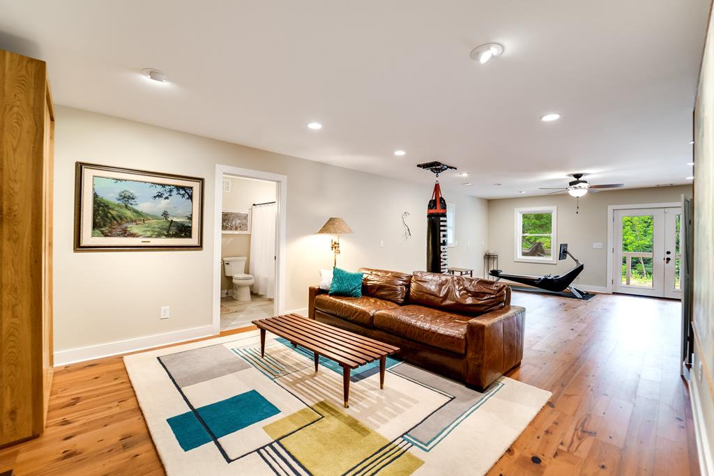 2131 Snow Hill Road