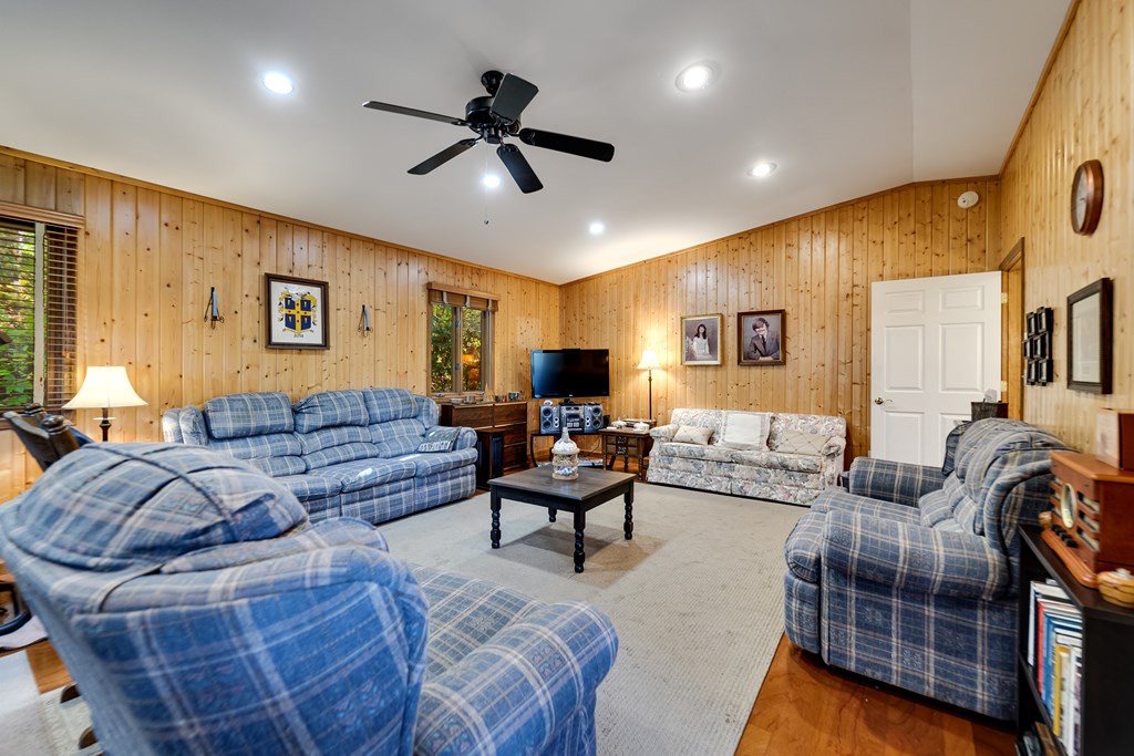10 Wyman Way