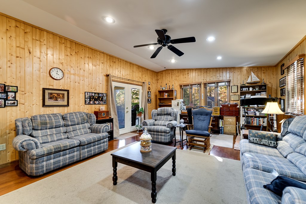 10 Wyman Way
