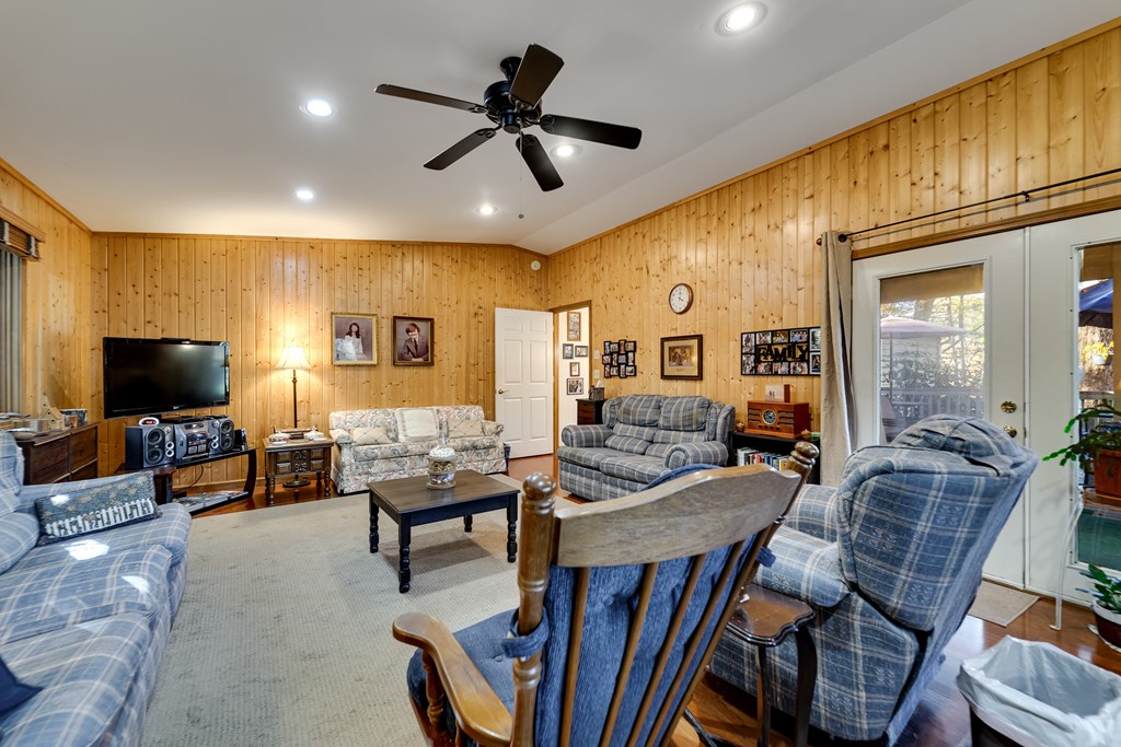 10 Wyman Way