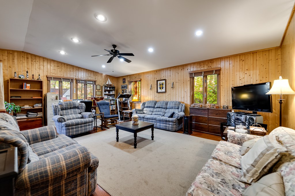 10 Wyman Way