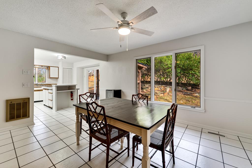 437 Ammons Road