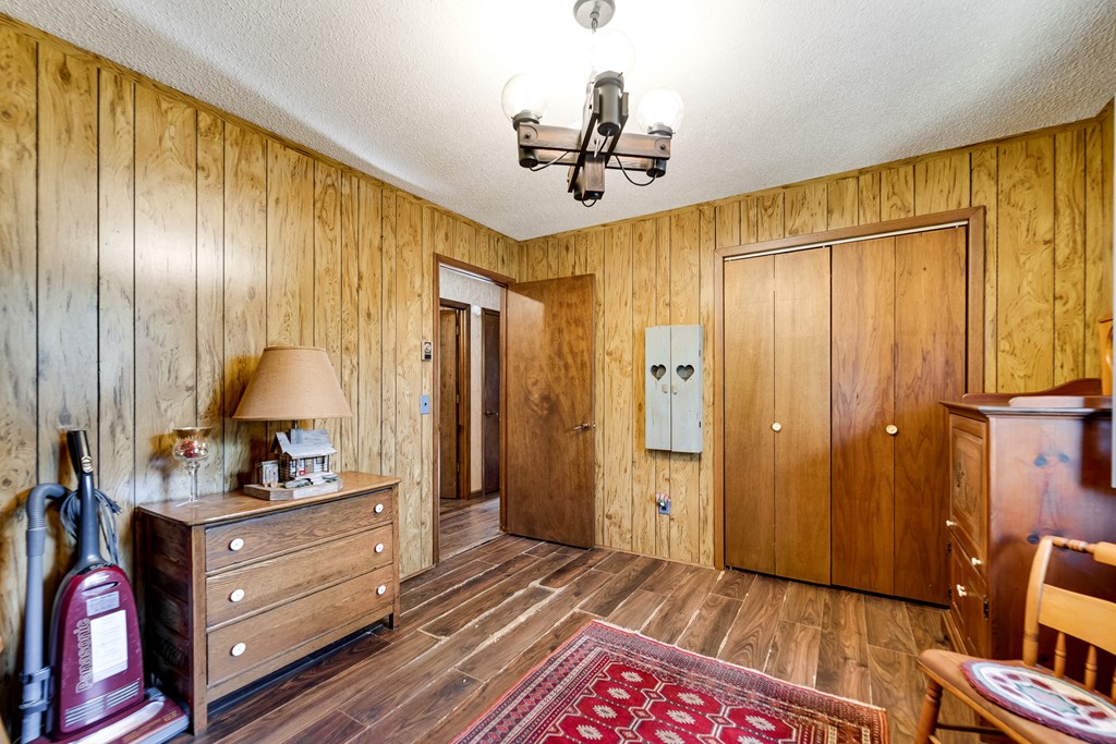 196 Crestview Heights