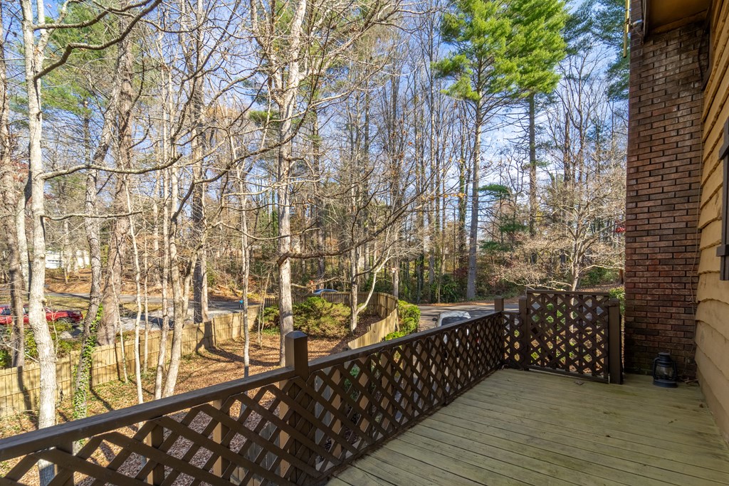 196 Crestview Heights
