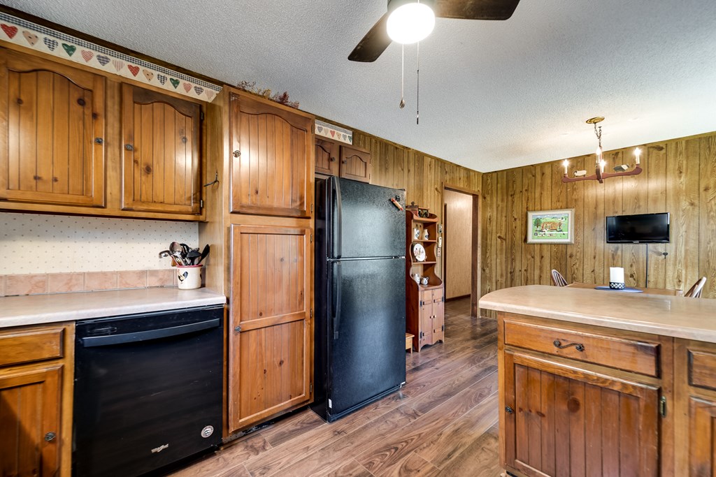 196 Crestview Heights
