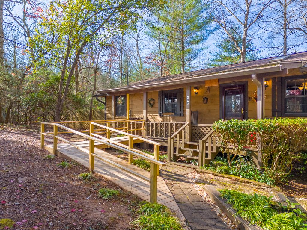 196 Crestview Heights