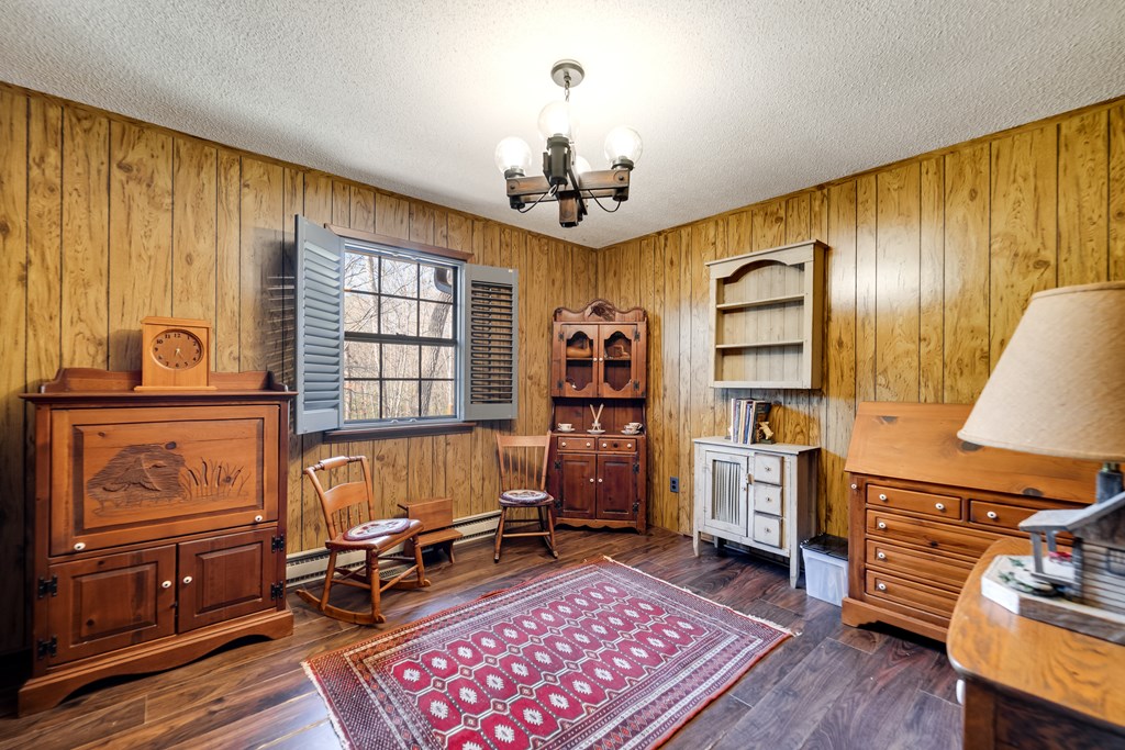196 Crestview Heights