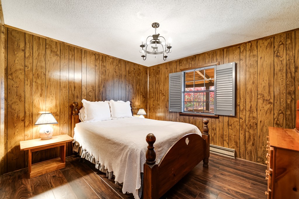 196 Crestview Heights