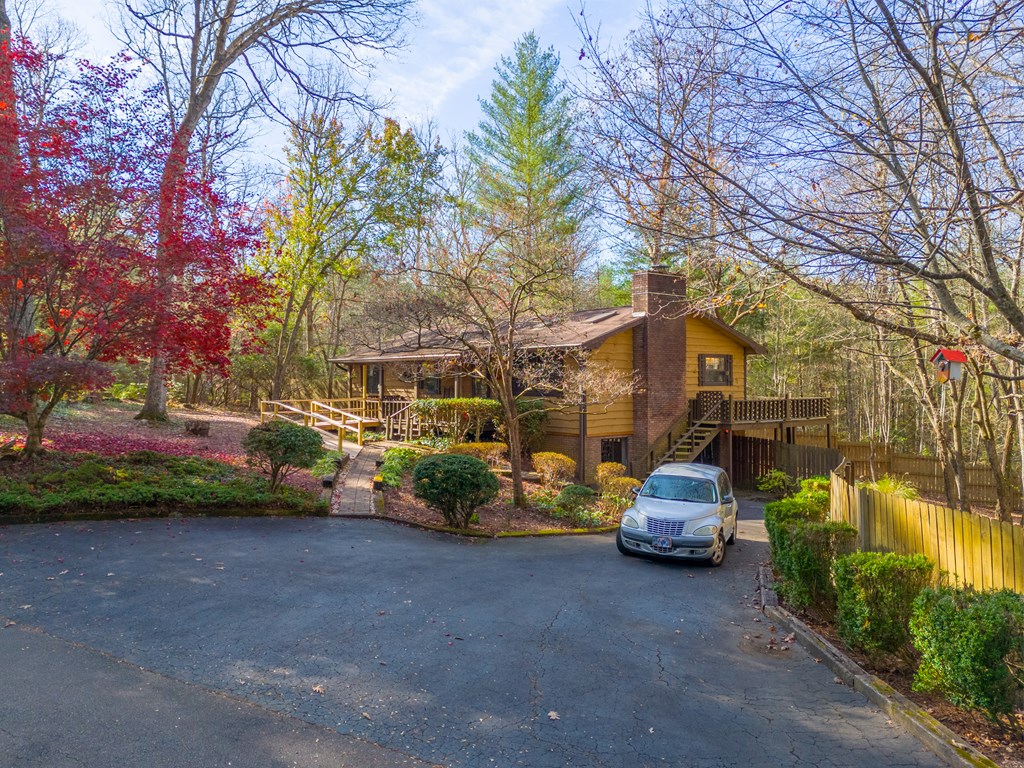 196 Crestview Heights
