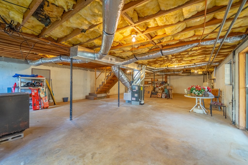 196 Crestview Heights
