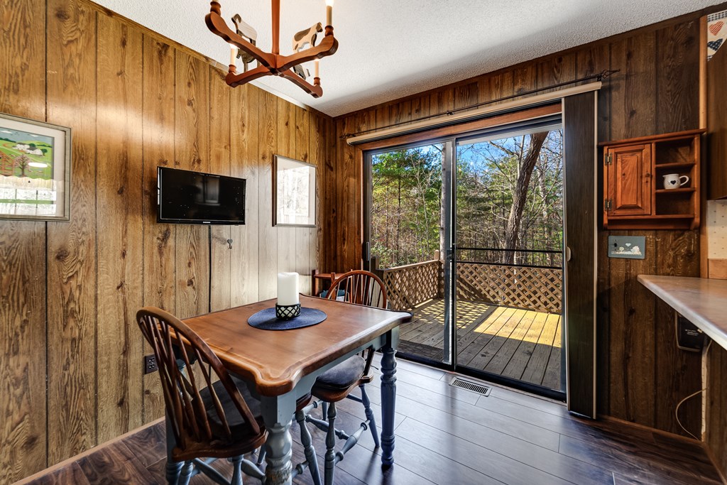 196 Crestview Heights