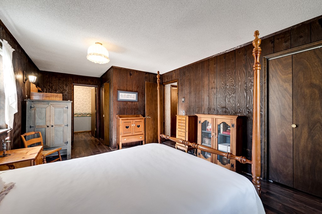 196 Crestview Heights