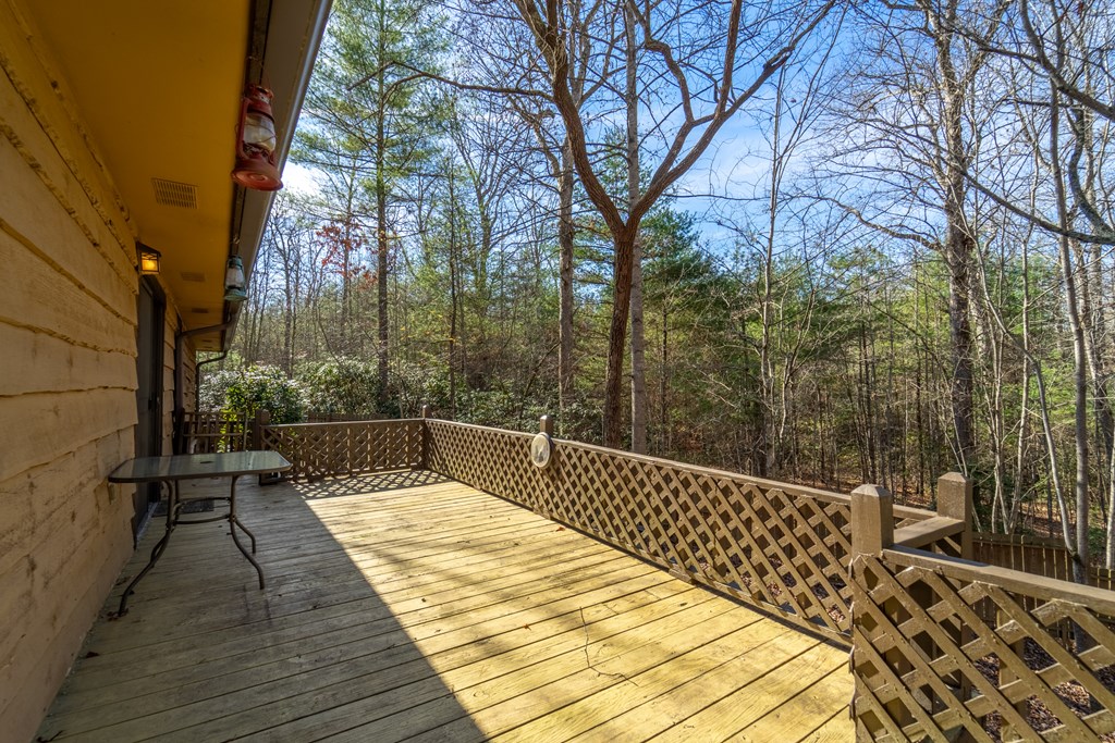 196 Crestview Heights