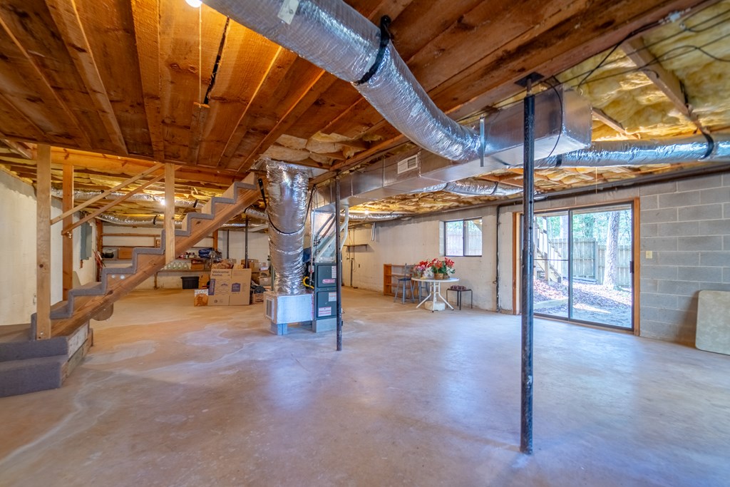 196 Crestview Heights
